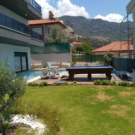Bahce, Barbeku Ve Cocuk Oyun Parki Olanagi Ve Buyuk Bir Havuzu Olan Genis Aileler Icin Ideal * Алания