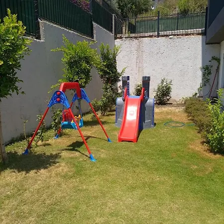 Villa Bahce, Barbeku Ve Cocuk Oyun Parki Olanagi Ve Buyuk Bir Havuzu Olan Genis Aileler Icin Ideal *